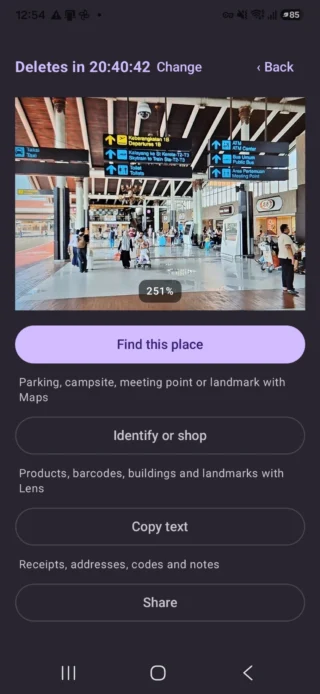 Photo Pin showing an airport meeting point that can be found again later